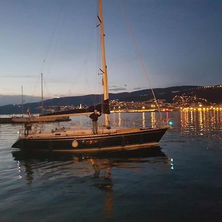 Still Und Stilvoll Im Stadtzentrum Daire Trieste Dış mekan fotoğraf