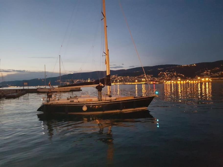 Still Und Stilvoll Im Stadtzentrum Daire Trieste Dış mekan fotoğraf