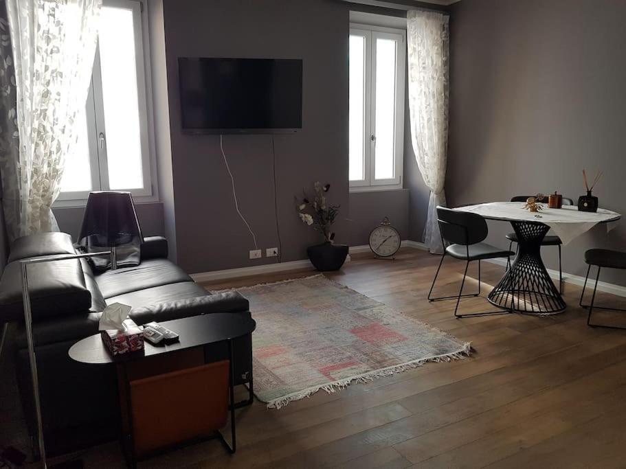 Still Und Stilvoll Im Stadtzentrum Daire Trieste Dış mekan fotoğraf